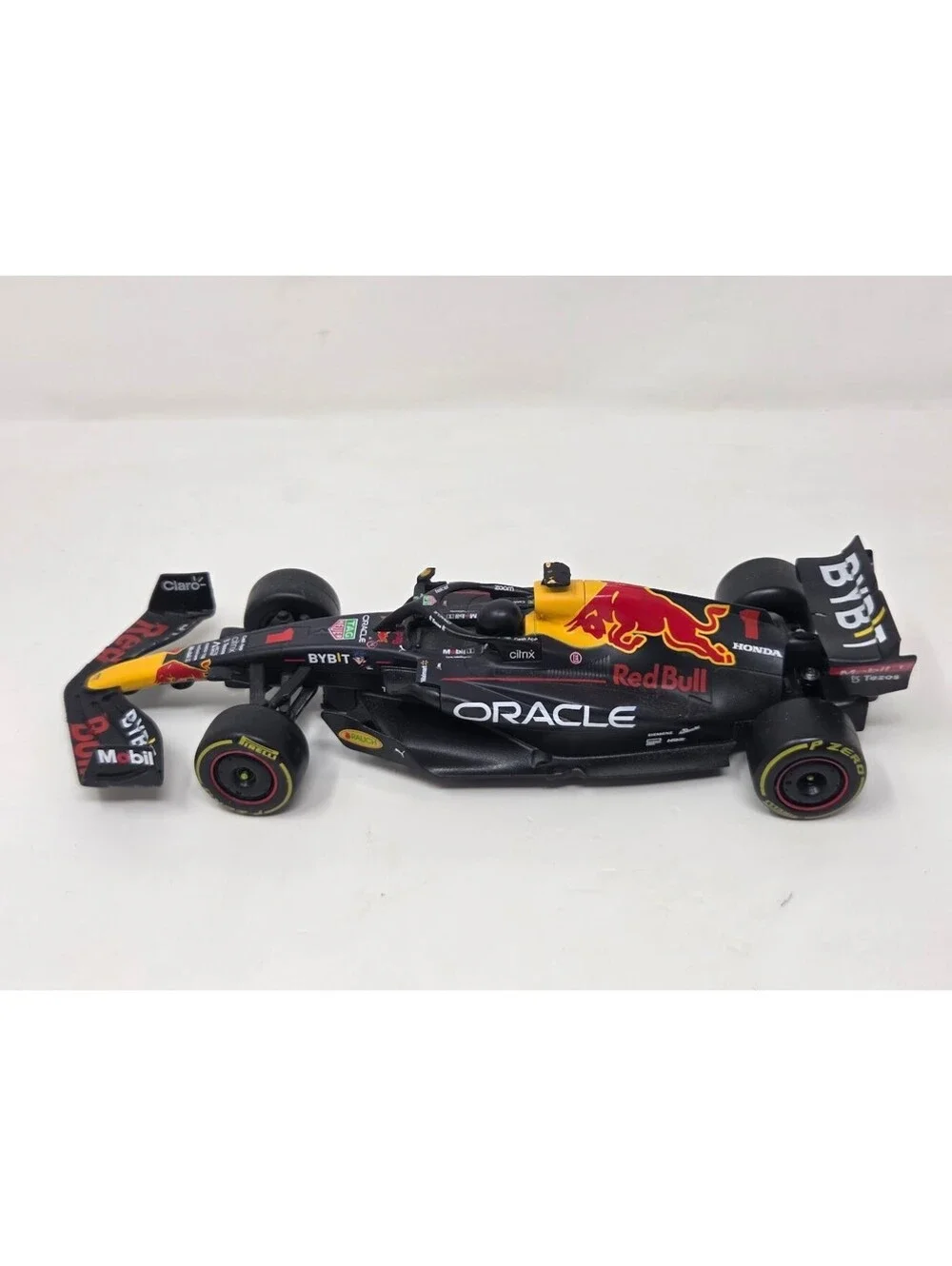 Maisto Oracle Red Bull Racing RB18 2022 F1 RC Car 1:24 Scale Max Verstappen
