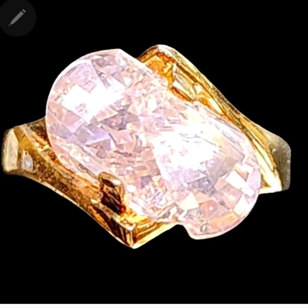 925 Sterling Silver this elegant