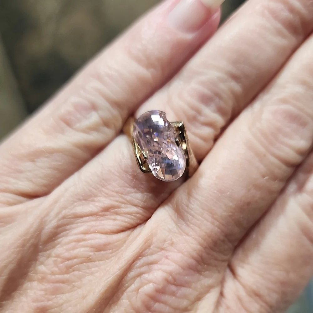 925 Sterling Silver this elegant