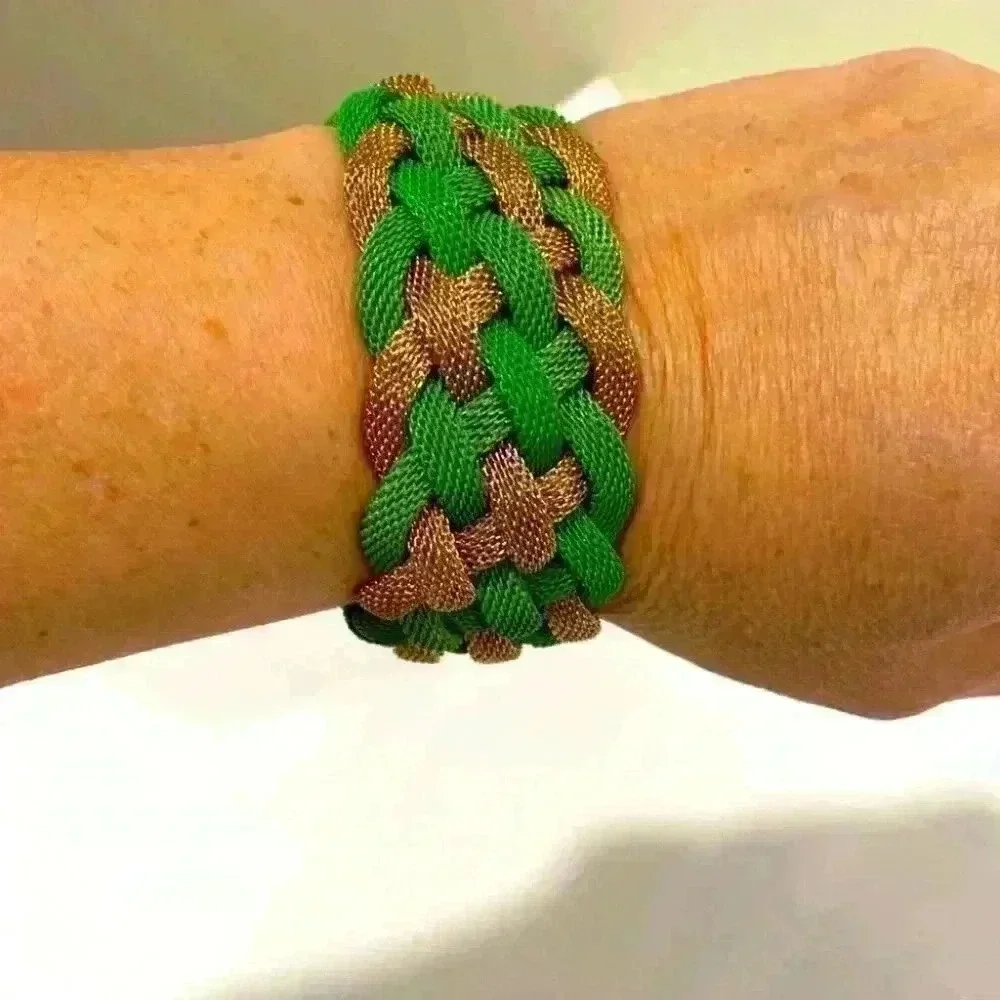 N/A bracelet magnetic