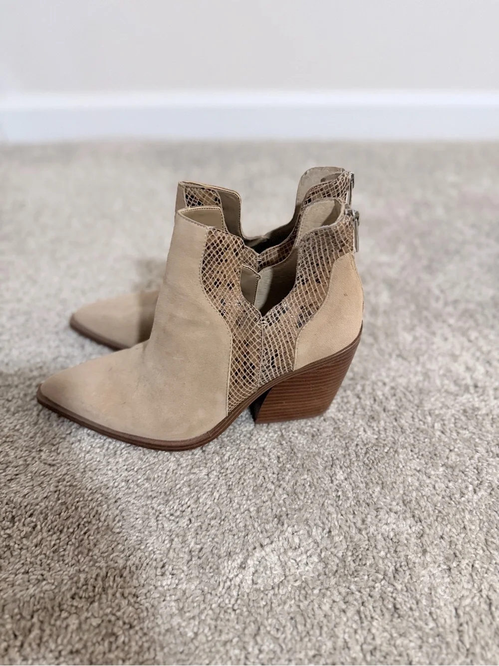 Vince Camuto vince camuto