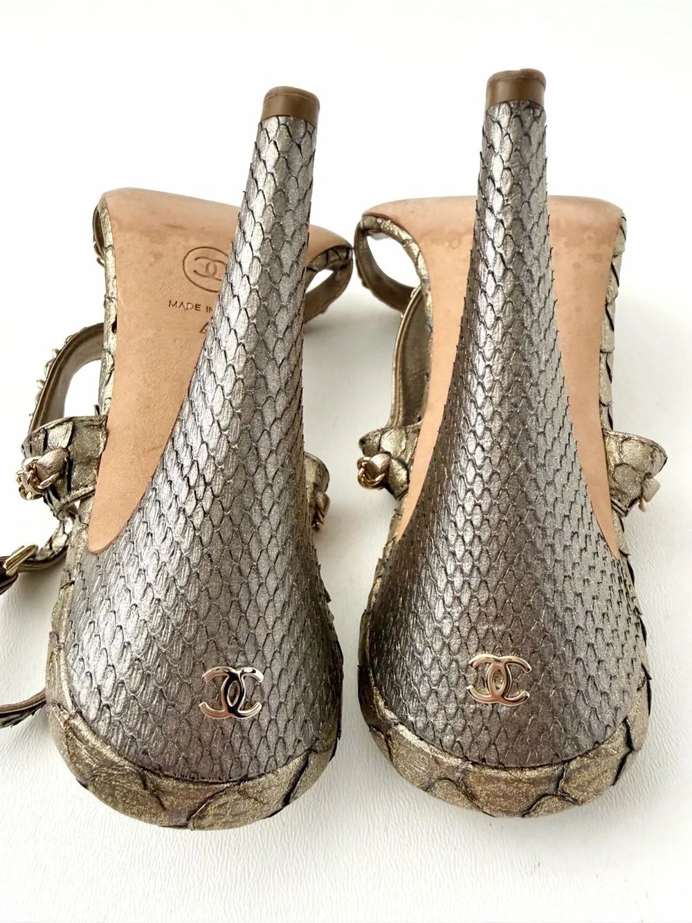 CHANEL good preowned
