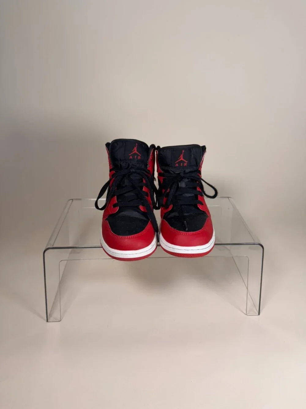 Air Jordan 1 Mid Bred Toe GS Sneakers Kids Size 6Y