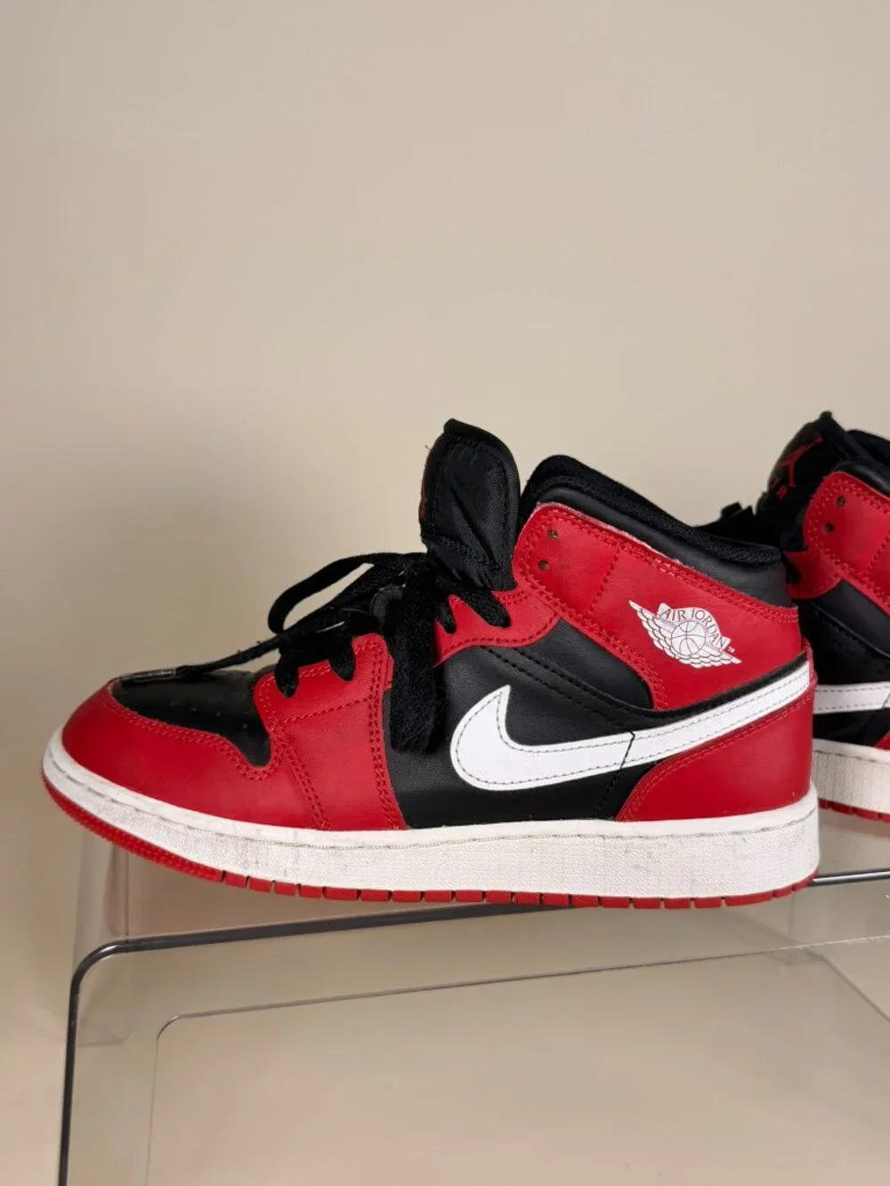 Air Jordan 1 Mid Bred Toe GS Sneakers Kids Size 6Y