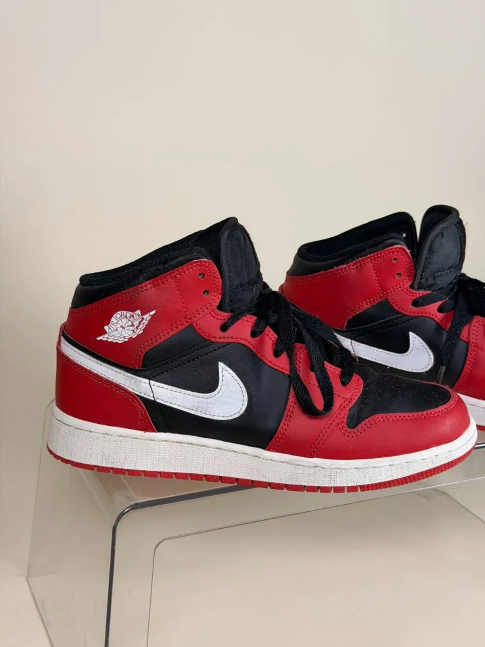 Air Jordan 1 Mid Bred Toe GS Sneakers Kids Size 6Y