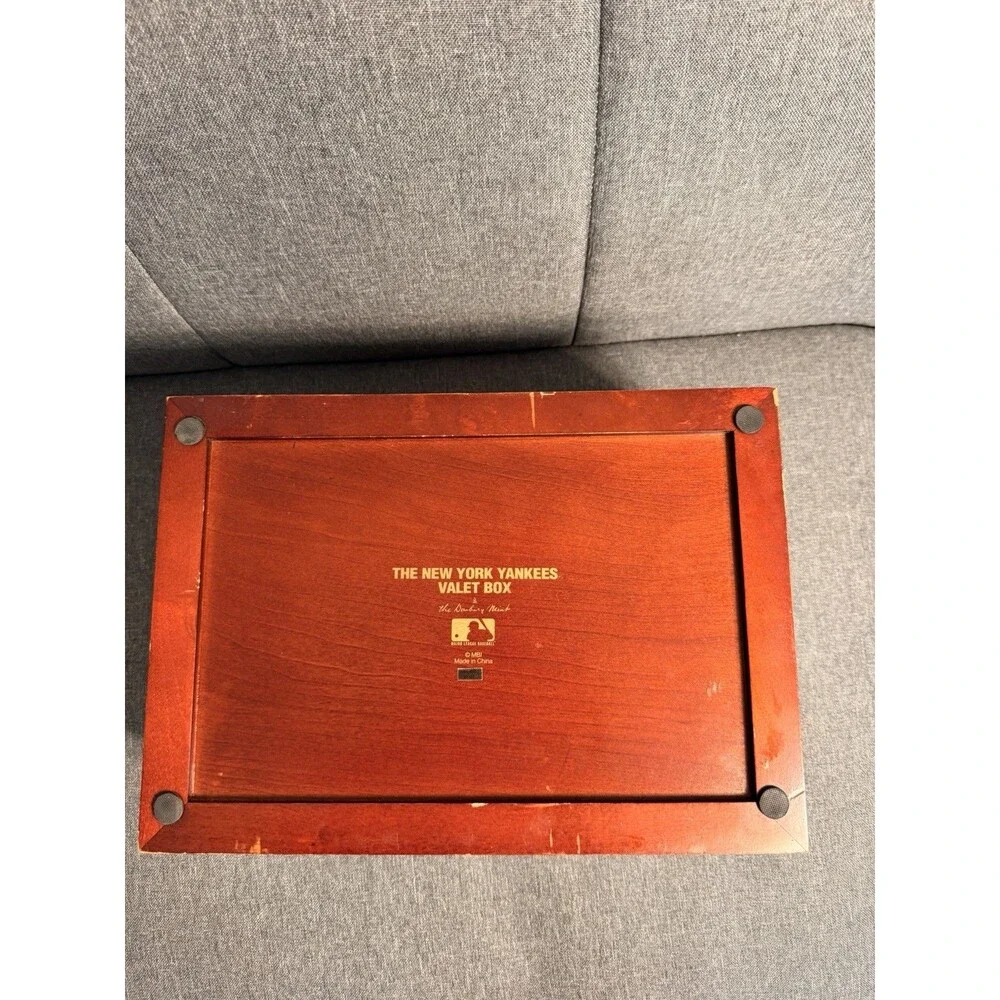 Danbury Mint NY Yankees 2004 Wood Valet Box with Lined Drawer MLB Collectible