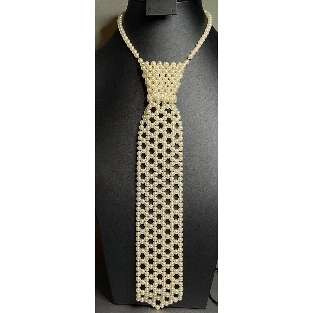 Vintage 1960s Faux Pearl Necktie 18
