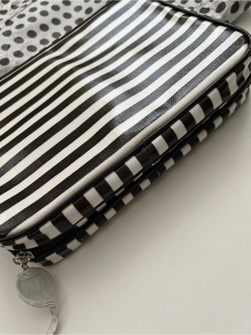 henri bendel has pocket use