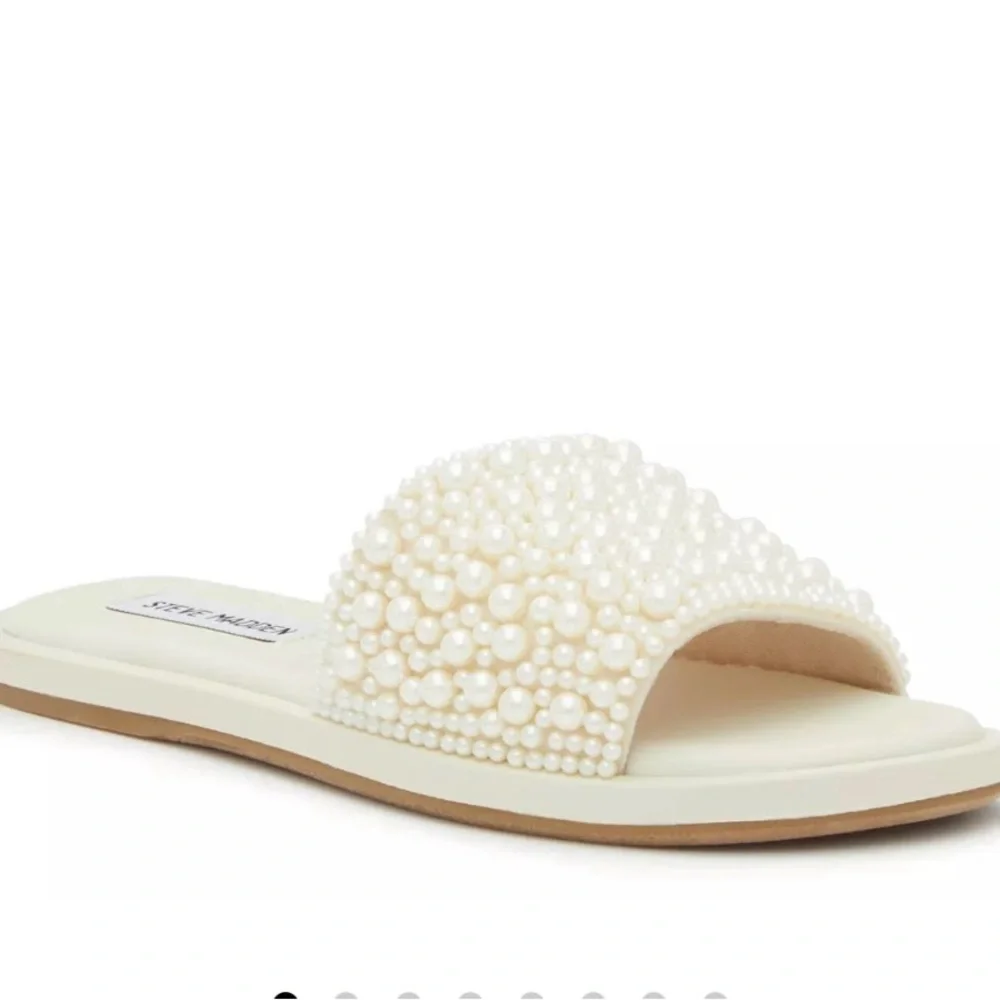Steve Madden design slides madden