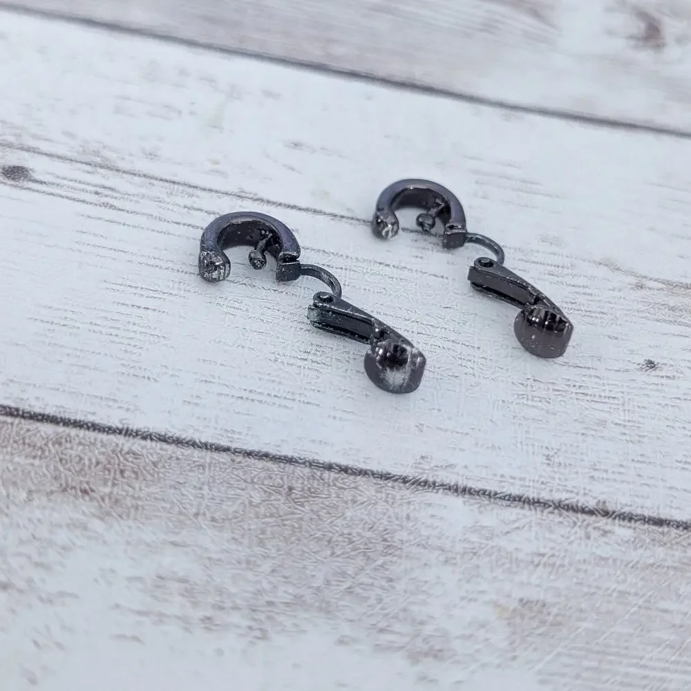 Vintage clip earrings