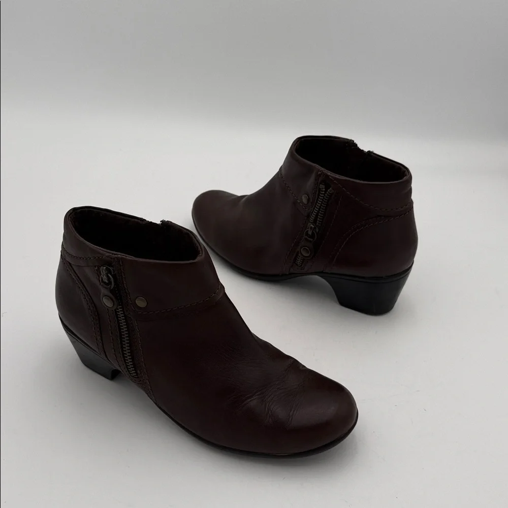Clarks step out