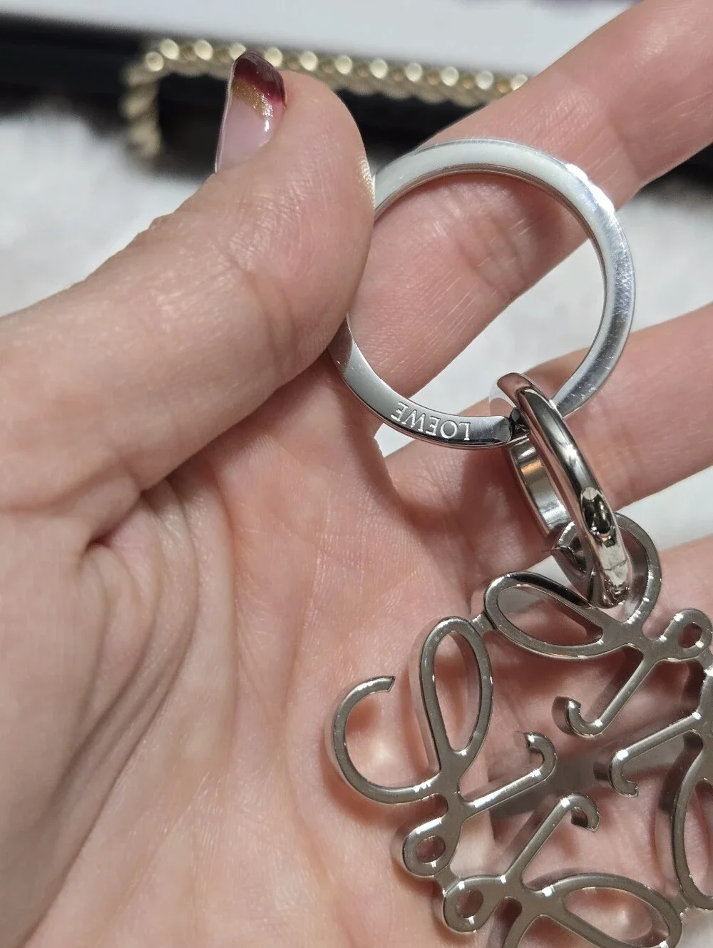 Loewe anagram keyring