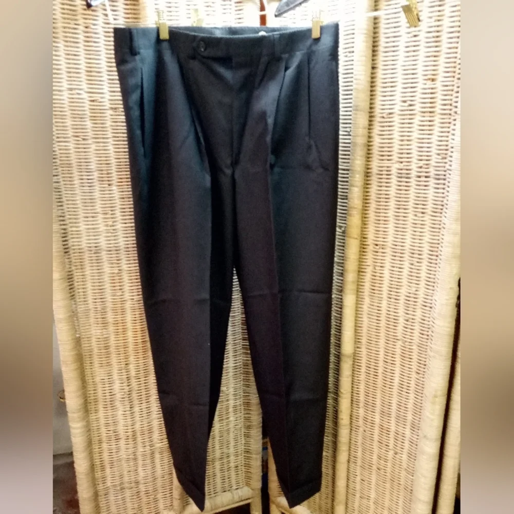 CORBIN Ltd Men's Grey Slacks Pleated Front Cuff Legs Size 34/28