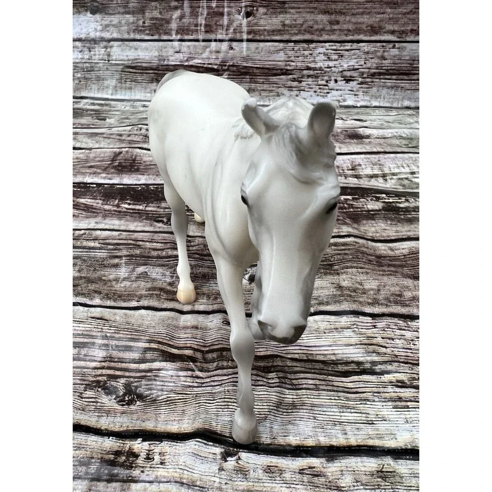 Breyer grey selle