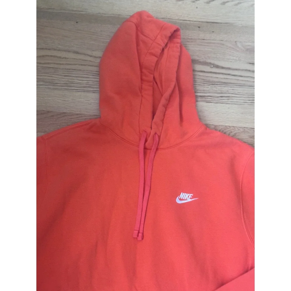 Nike sportswear club