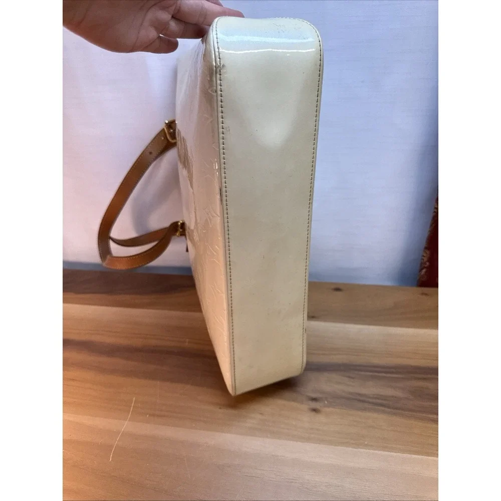 Louis Vuitton think serial