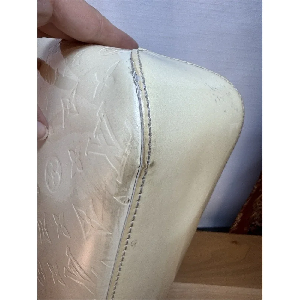 Louis Vuitton think serial