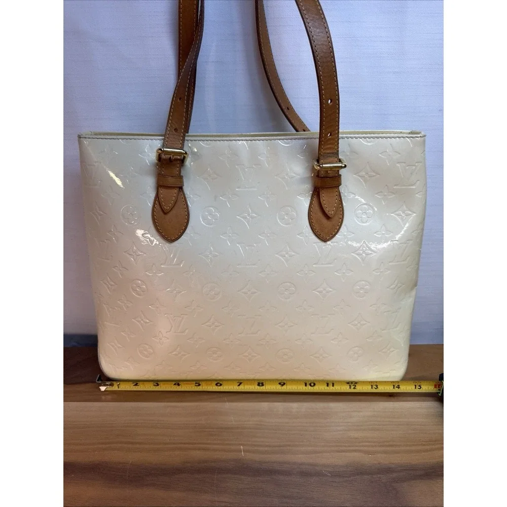 Louis Vuitton think serial