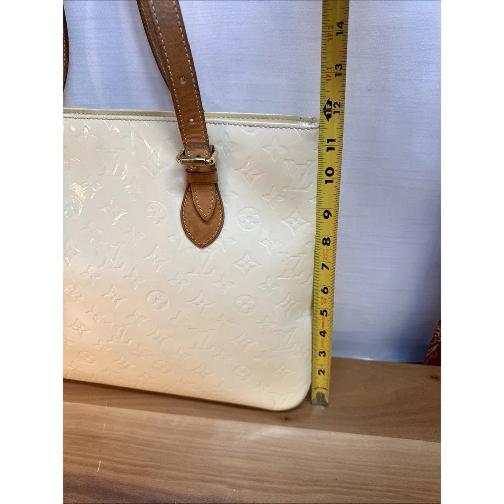 Louis Vuitton think serial